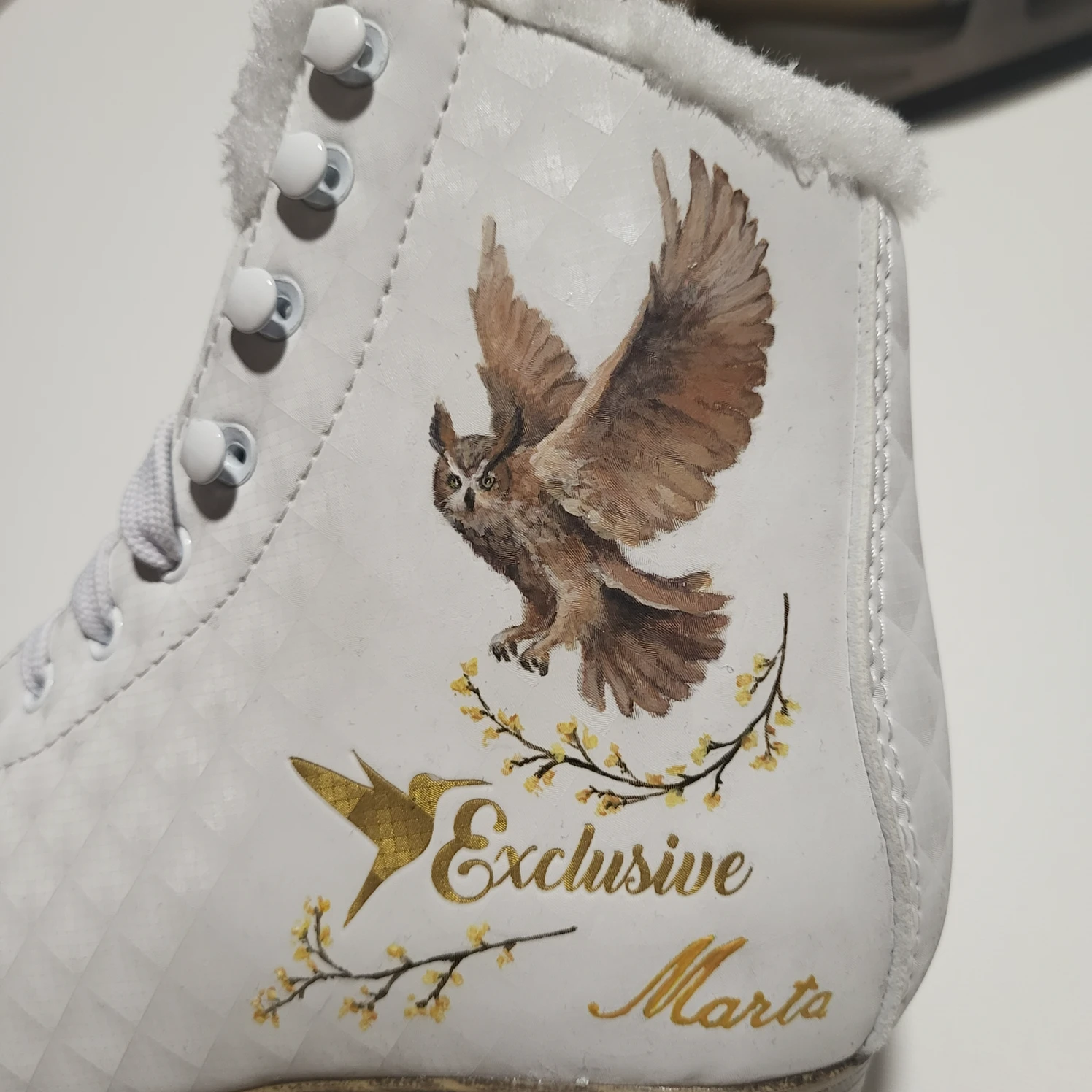 Łyżwy figurowe — materiał skóra - efekt jak przy butach rowerowych