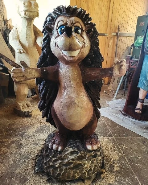 Malowane rzeźby drewniane