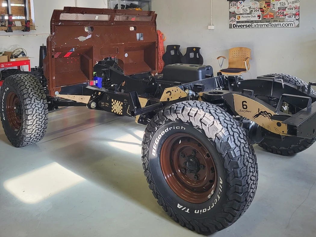 Rama Land Rover dla "Ślady Szlachë"