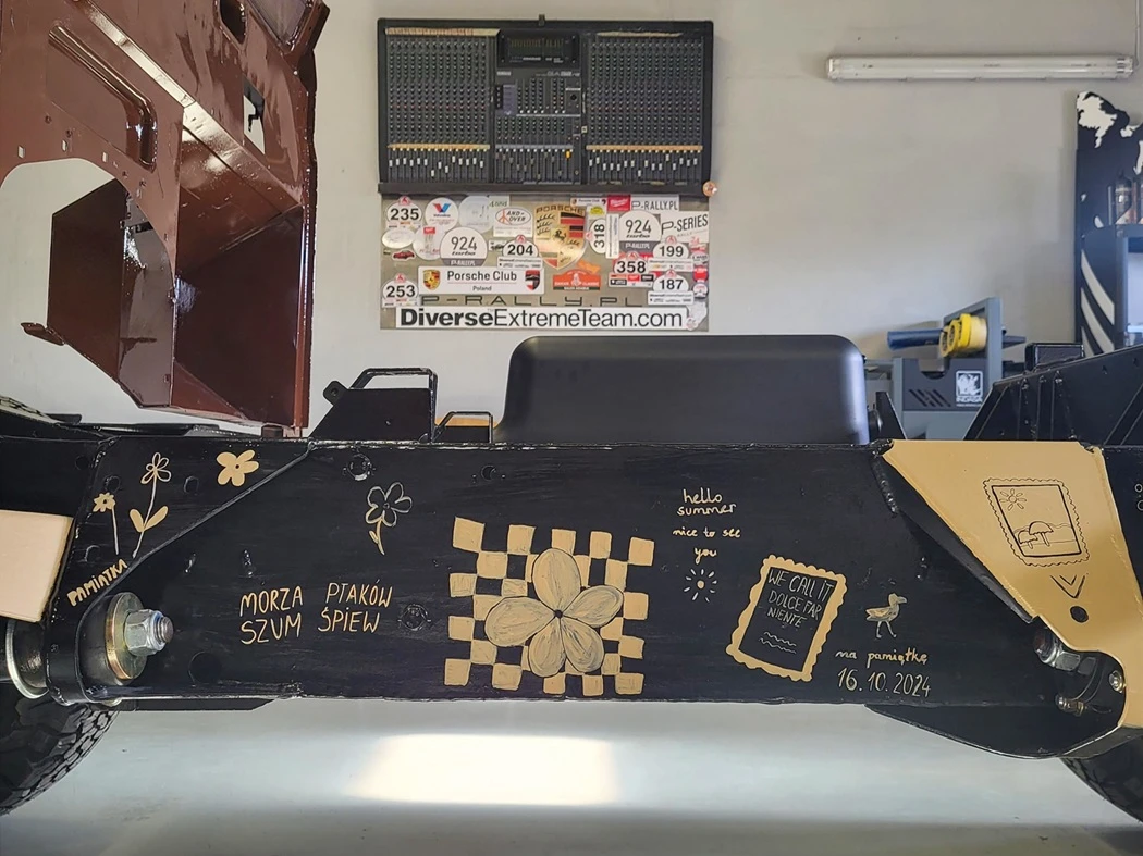 Rama Land Rover dla "Ślady Szlachë"